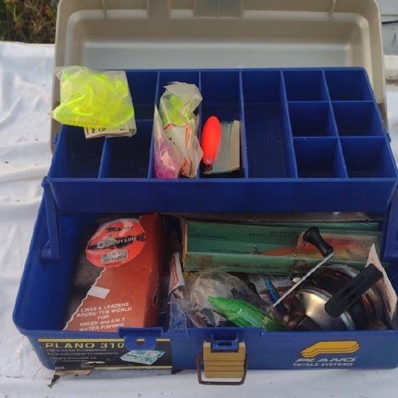 Plano 3100Blue Tackle Box& Tackle - Picture 1 of 6